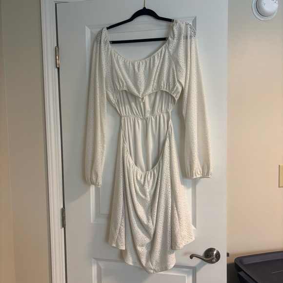 LUSH BACKLESS DRESS - Picture 2 of 3